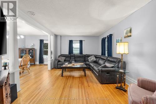 397 Mara Road, Brock, ON - Indoor Photo Showing Living Room