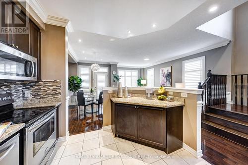 159 Shale Crescent, Vaughan, ON - Indoor Photo Showing Kitchen With Upgraded Kitchen