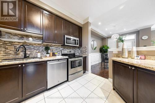 159 Shale Crescent, Vaughan, ON - Indoor Photo Showing Kitchen With Upgraded Kitchen