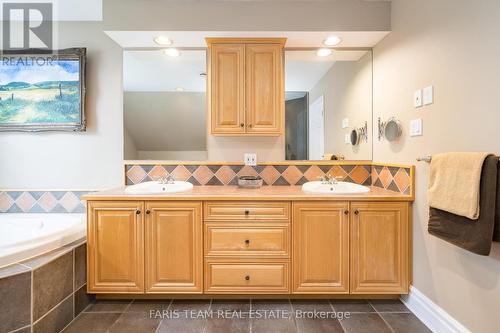 281 Puddicombe Road, Midland, ON - Indoor Photo Showing Bathroom