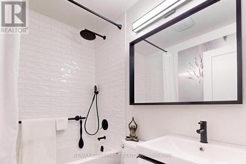 76 - 5475 Lakeshore Road, Burlington, ON - Indoor Photo Showing Bathroom