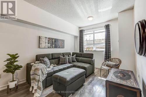 #L L08 -816 Lansdowne Ave, Toronto, ON - Indoor Photo Showing Living Room