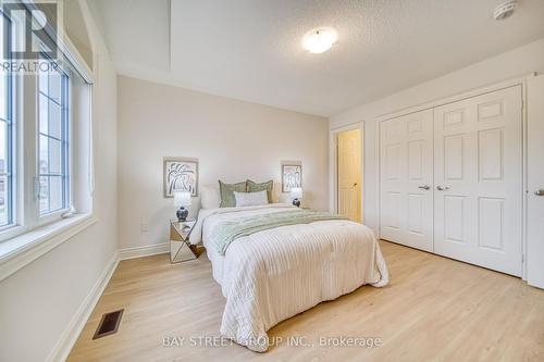 452 Grindstone Tr, Oakville, ON - Indoor Photo Showing Bedroom