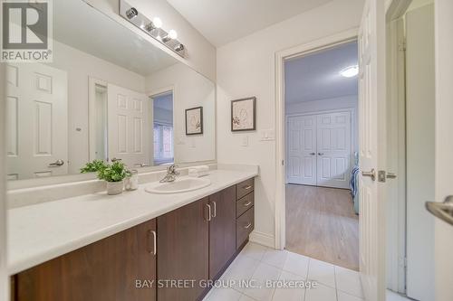 452 Grindstone Tr, Oakville, ON - Indoor Photo Showing Bathroom