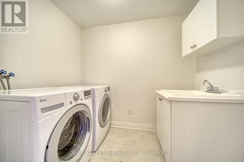 452 Grindstone Tr, Oakville, ON - Indoor Photo Showing Laundry Room