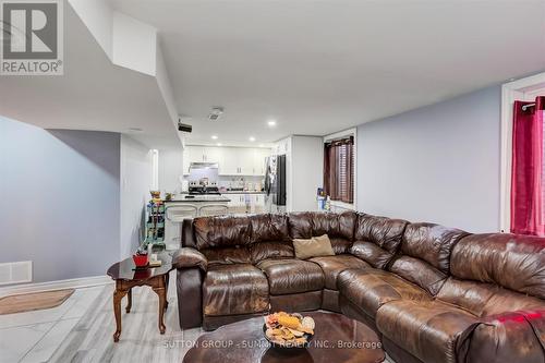 65 Roberts Crescent, Brampton, ON - Indoor Photo Showing Living Room