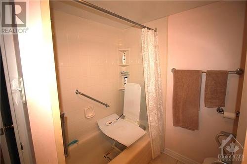 80 Sandcastle Drive Unit#505, Ottawa, ON - Indoor Photo Showing Bathroom