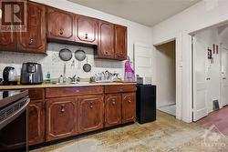 Kitchen and basement entrance - 