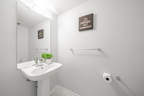 108 Arnold Marshall Boulevard, Caledonia, ON - Indoor Photo Showing Bathroom