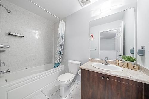108 Arnold Marshall Boulevard, Caledonia, ON - Indoor Photo Showing Bathroom