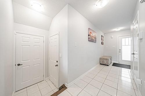 108 Arnold Marshall Boulevard, Caledonia, ON - Indoor Photo Showing Other Room