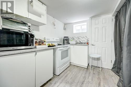 65 Faris Ave, King, ON - Indoor Photo Showing Kitchen