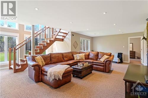 158 Wilbert Cox Drive, Ottawa, ON - Indoor Photo Showing Living Room