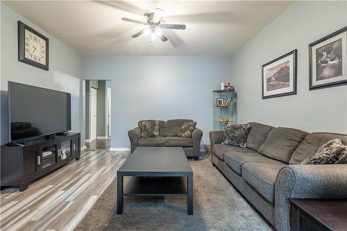 68 Gage Avenue N, Hamilton, ON - Indoor Photo Showing Living Room