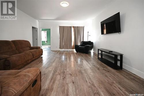 325 3Rd Street, Estevan, SK - Indoor Photo Showing Living Room