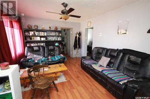 641 101St Street, North Battleford, SK - Indoor Photo Showing Living Room