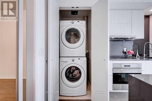 6108 - 1 Bloor Street E, Toronto, ON - Indoor Photo Showing Laundry Room