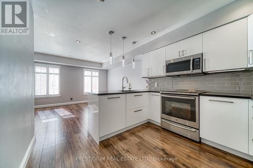 #726 -42 Western Battery Rd, Toronto, ON - Indoor Photo Showing Kitchen With Upgraded Kitchen