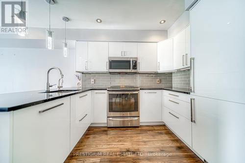 #726 -42 Western Battery Rd, Toronto, ON - Indoor Photo Showing Kitchen With Upgraded Kitchen