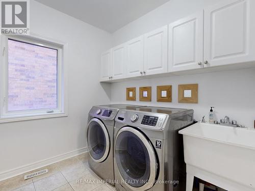 105 Thomas Legge Cres, Richmond Hill, ON - Indoor Photo Showing Laundry Room