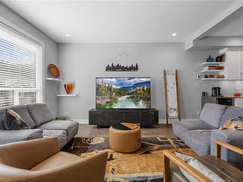 2816 Lunar Crt, Langford, BC - Indoor Photo Showing Living Room