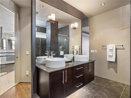 3759 Oak Crest Pl, Nanaimo, BC - Indoor Photo Showing Bathroom