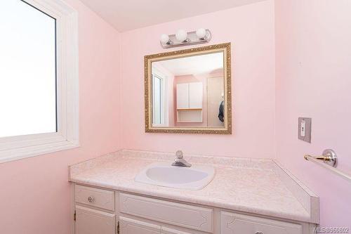 201-1488 Dallas Rd, Victoria, BC - Indoor Photo Showing Bathroom