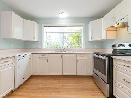 4403 Emily Carr Dr, Saanich, BC - Indoor Photo Showing Kitchen