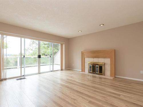 4403 Emily Carr Dr, Saanich, BC - Indoor Photo Showing Living Room