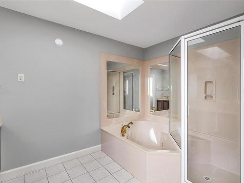 4268 Westervelt Pl, Saanich, BC - Indoor Photo Showing Bathroom