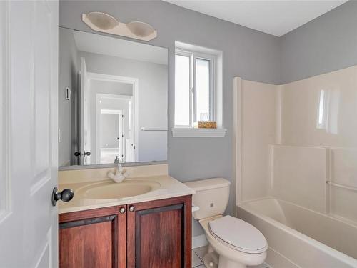 4268 Westervelt Pl, Saanich, BC - Indoor Photo Showing Bathroom