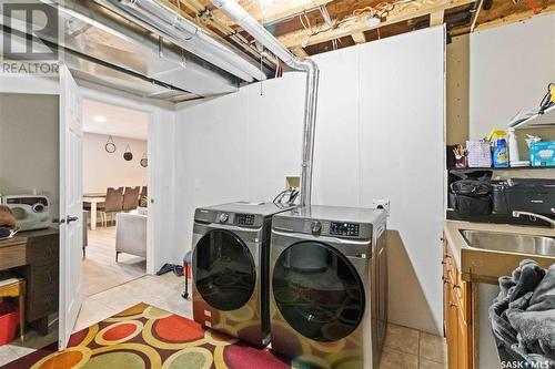 75 Briarvale Crescent, Saskatoon, SK - Indoor Photo Showing Laundry Room