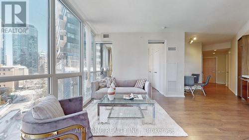 #909 -45 Charles St E, Toronto, ON - Indoor Photo Showing Living Room