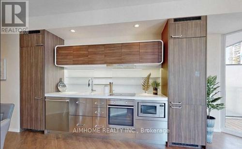 #909 -45 Charles St E, Toronto, ON - Indoor Photo Showing Kitchen