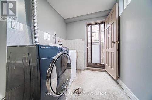 8412 Islington Ave, Vaughan, ON - Indoor Photo Showing Laundry Room