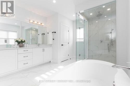 139 Milky Way Drive, Richmond Hill, ON - Indoor Photo Showing Bathroom