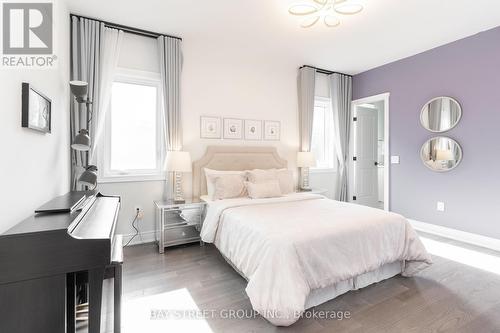 139 Milky Way Dr, Richmond Hill, ON - Indoor Photo Showing Bedroom
