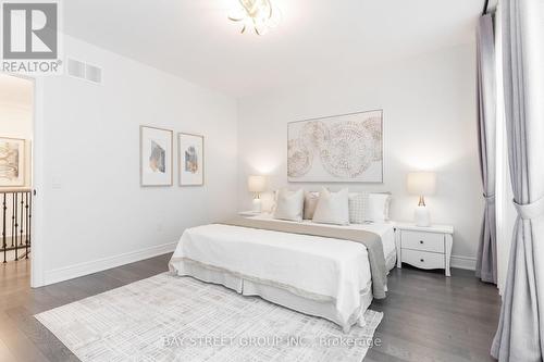 139 Milky Way Drive, Richmond Hill, ON - Indoor Photo Showing Bedroom
