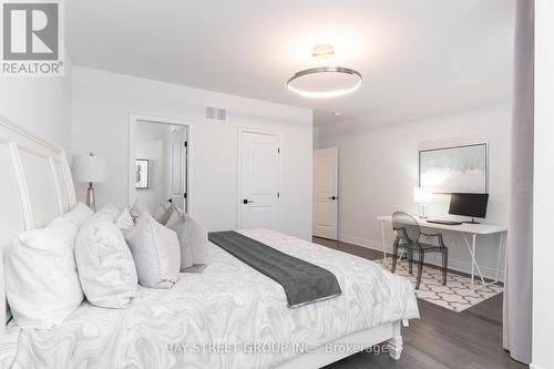 139 Milky Way Drive, Richmond Hill, ON - Indoor Photo Showing Bedroom