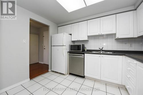 1512 - 135 Hillcrest Avenue, Mississauga, ON - Indoor Photo Showing Kitchen With Double Sink