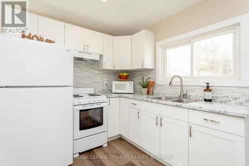 20927 Lakeside Drive, Thames Centre, ON - Indoor Photo Showing Kitchen With Double Sink