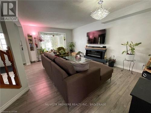 988 Prosperity Court, London, ON - Indoor Photo Showing Living Room With Fireplace