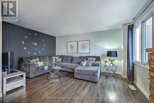 #224 -230 Clarke Rd, London, ON - Indoor Photo Showing Living Room
