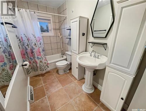 Kirkpatrick Acreage, Swift Current Rm No. 137, SK - Indoor Photo Showing Bathroom