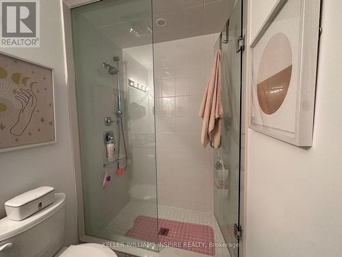 422 - 50 Lakebreeze Drive, Clarington, ON - Indoor Photo Showing Bathroom