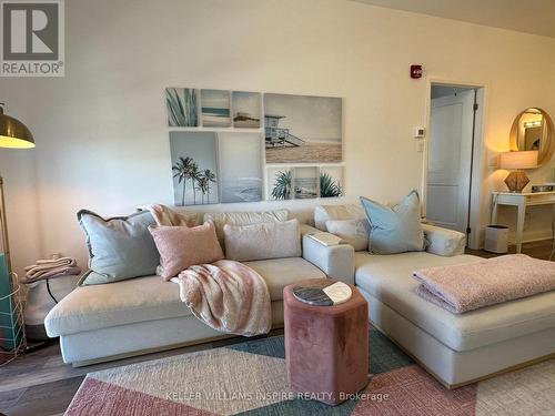 422 - 50 Lakebreeze Drive, Clarington, ON - Indoor Photo Showing Living Room