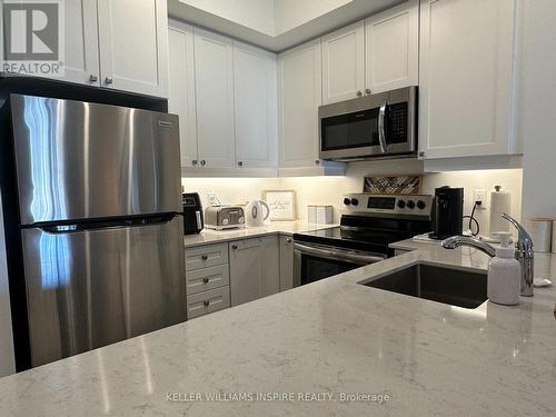 422 - 50 Lakebreeze Drive, Clarington, ON - Indoor Photo Showing Kitchen With Upgraded Kitchen