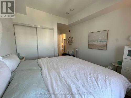 422 - 50 Lakebreeze Drive, Clarington, ON - Indoor Photo Showing Bedroom
