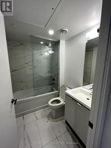 2802 - 55 Cooper Street, Toronto, ON - Indoor Photo Showing Bathroom