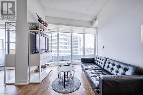 3208 - 117 Mcmahon Drive, Toronto, ON - Indoor Photo Showing Living Room